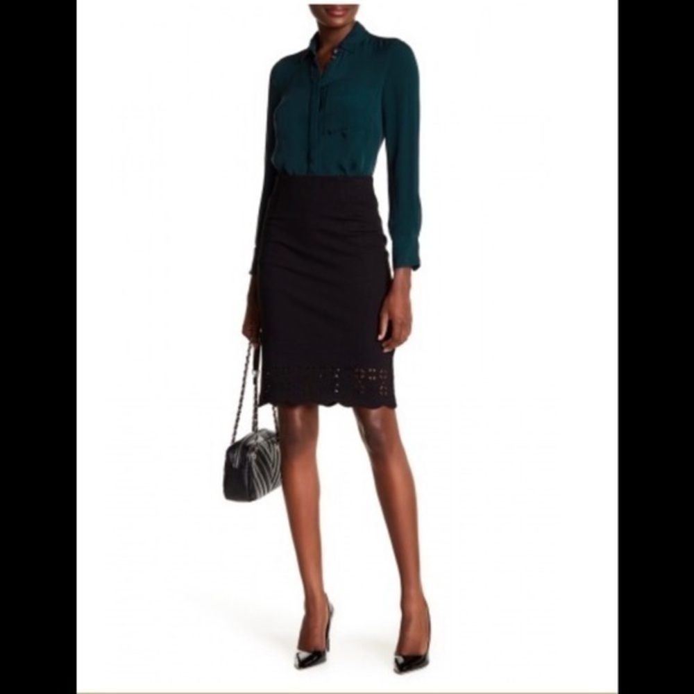 NWT Amanda & Chelsea Scallop Hem Lazer Cut Skirt